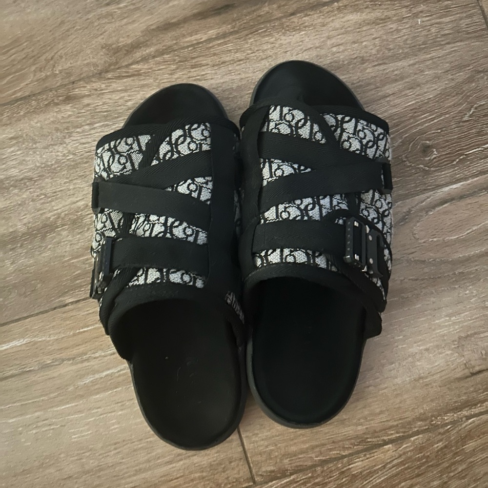 Jacquard Draco slides size 11-12